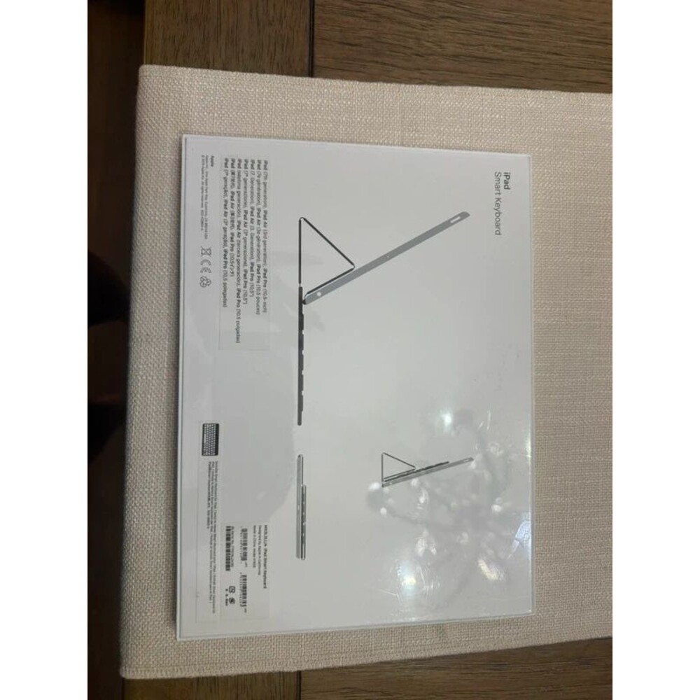 Apple IPad Keyboard - Picture 2 of 2